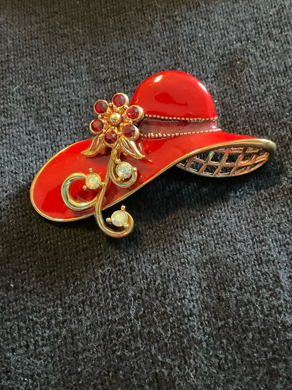 Vintage Avon Red Enamel Hat Brooch Gold Tone Rhinestone Floral Pin 2 1/4 x 3/4”